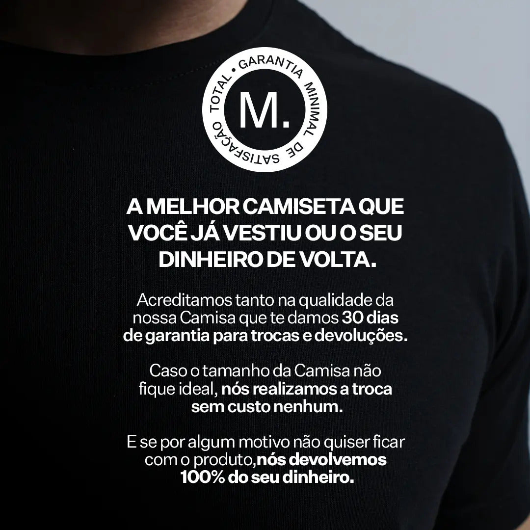 Camiseta Minimal Club Masculina Modelo Básica