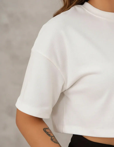 Cropped Feminino Oversized T-shirt Feita Com Malha Suedine
