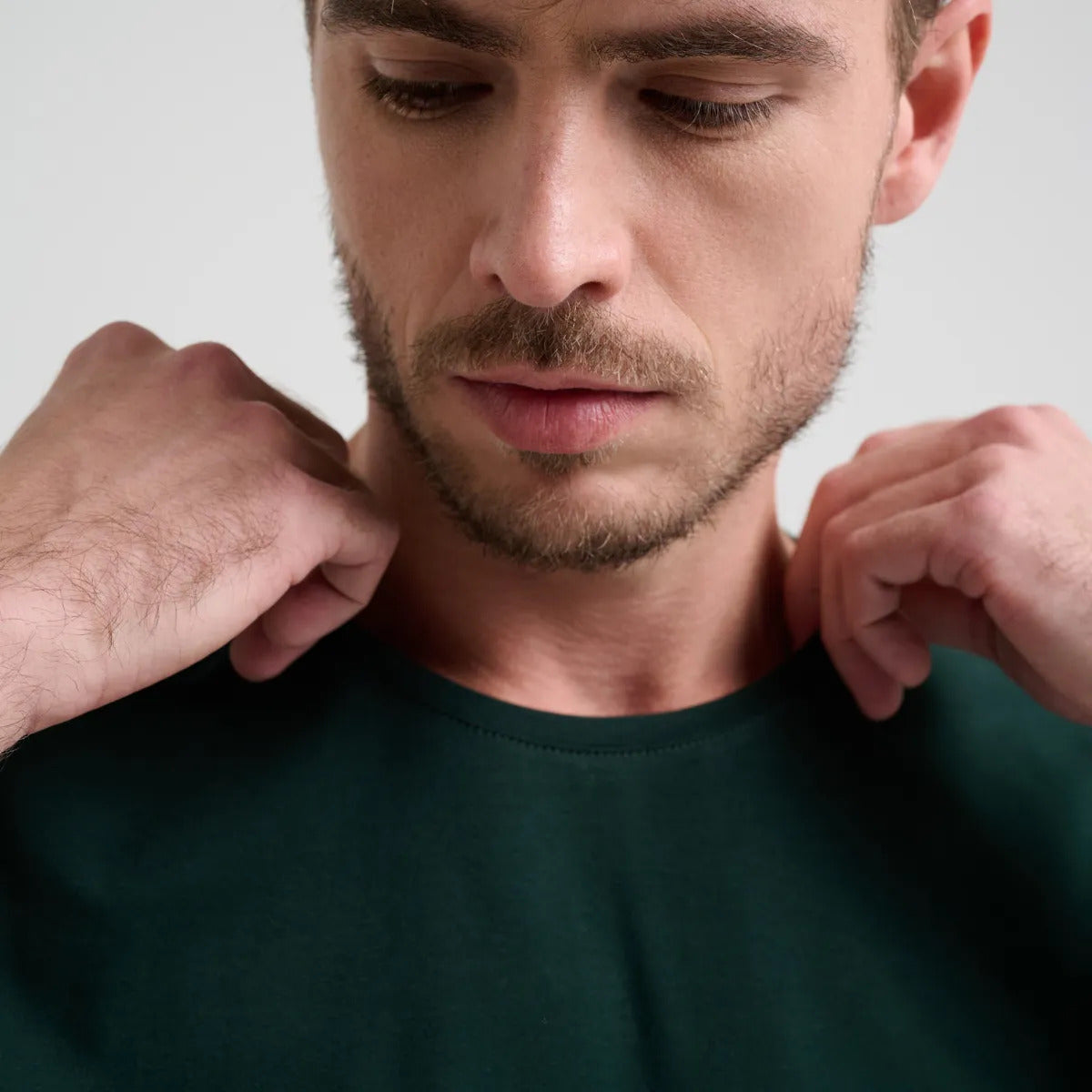 Camiseta Minimal Club Masculina Modelo Básica