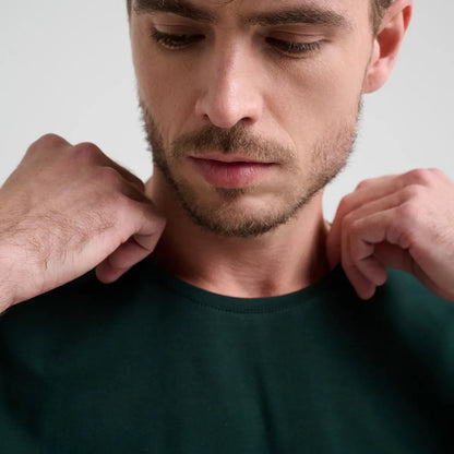Camiseta Minimal Club Masculina Modelo Básica