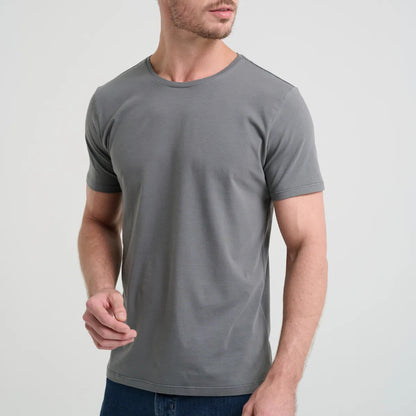 Camiseta Minimal Club Masculina Modelo Básica