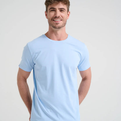 Camiseta Minimal Club Masculina Modelo Básica