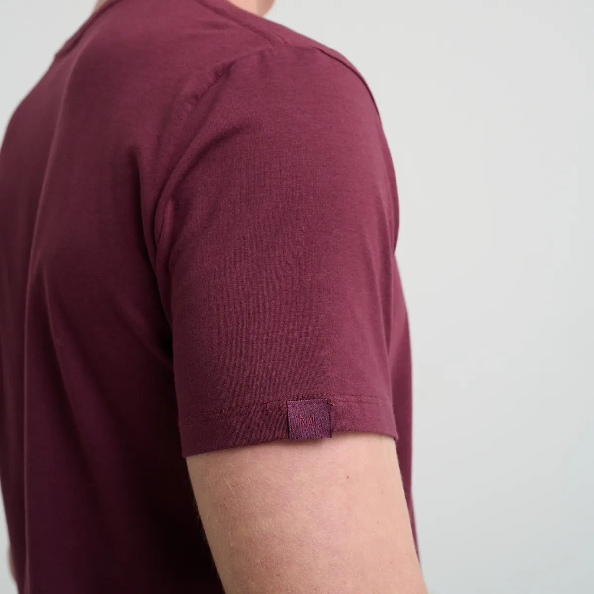 Camiseta Minimal Club Masculina Modelo Básica