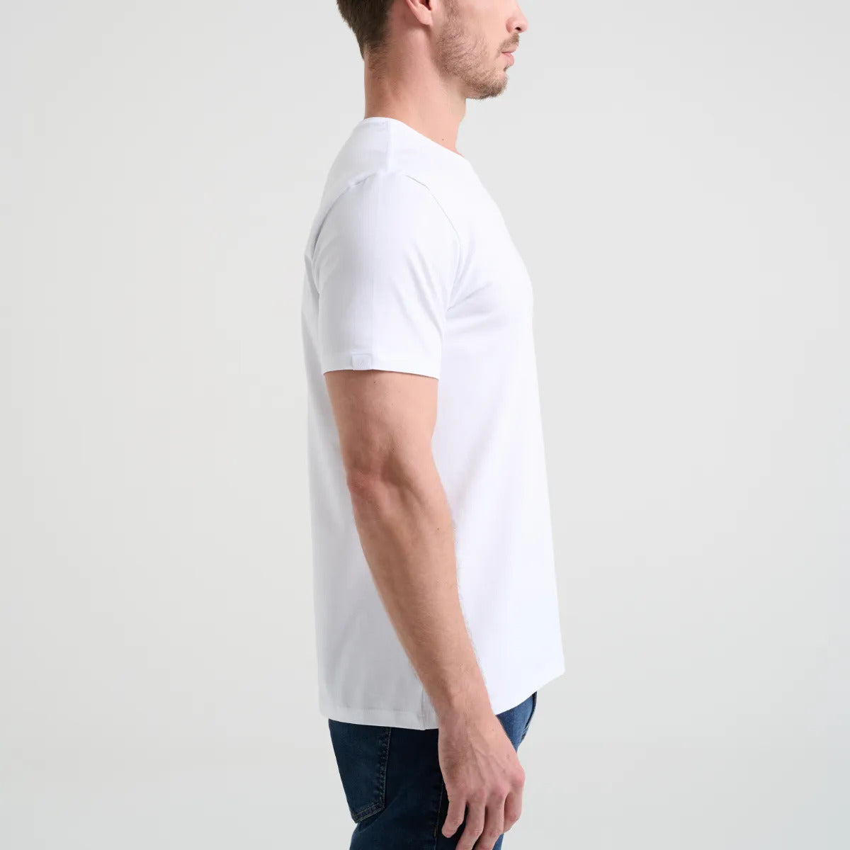 Camiseta Minimal Club Masculina Modelo Básica