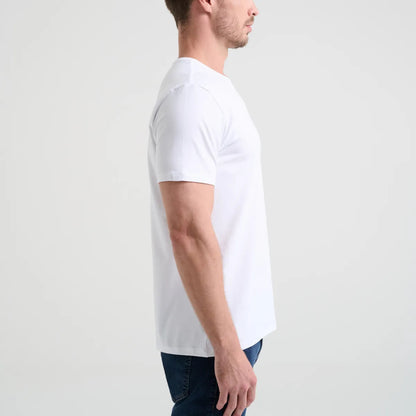 Camiseta Minimal Club Masculina Modelo Básica