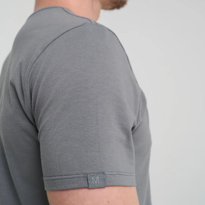 Camiseta Minimal Club Masculina Modelo Básica