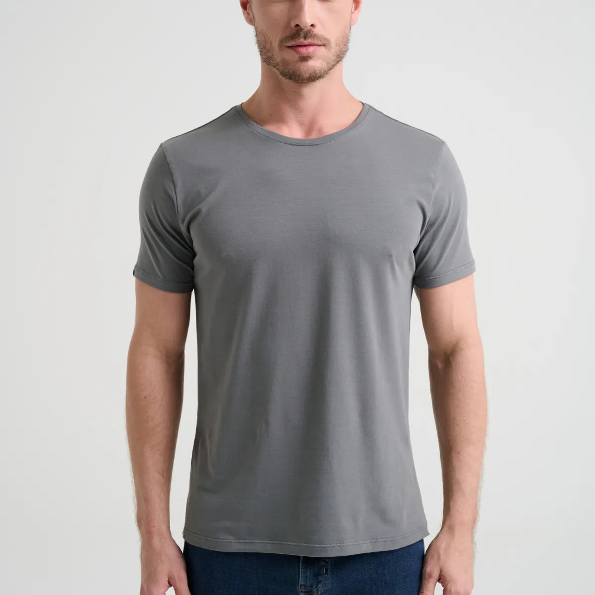 Camiseta Minimal Club Masculina Modelo Básica