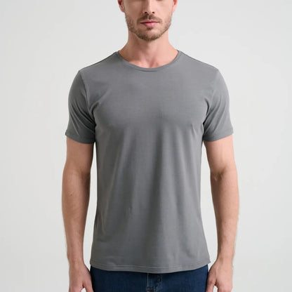 Camiseta Minimal Club Masculina Modelo Básica