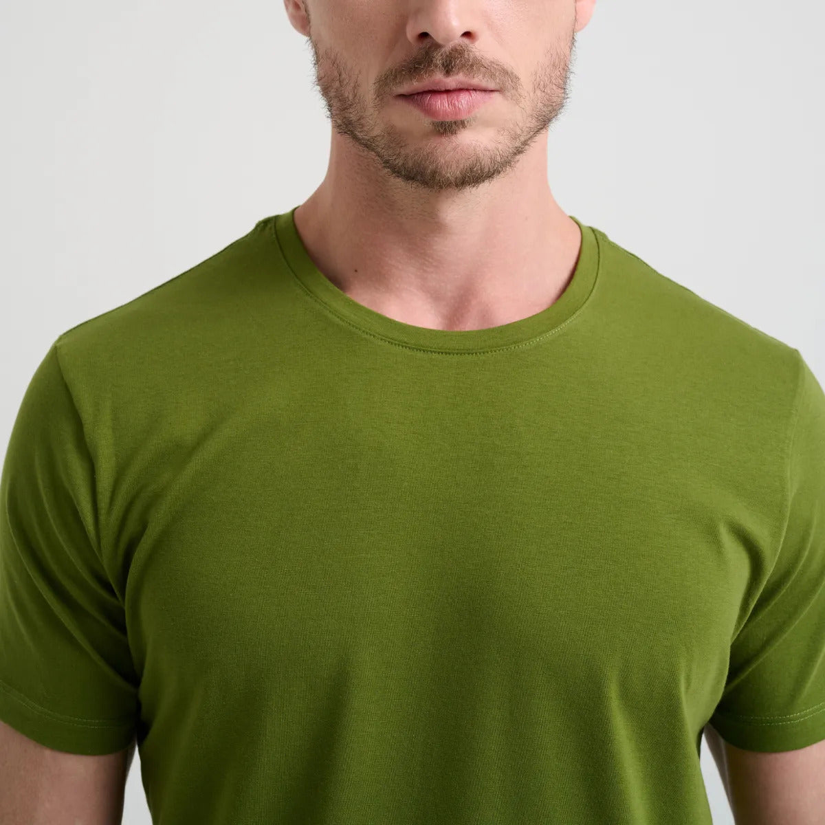 Camiseta Minimal Club Masculina Modelo Básica
