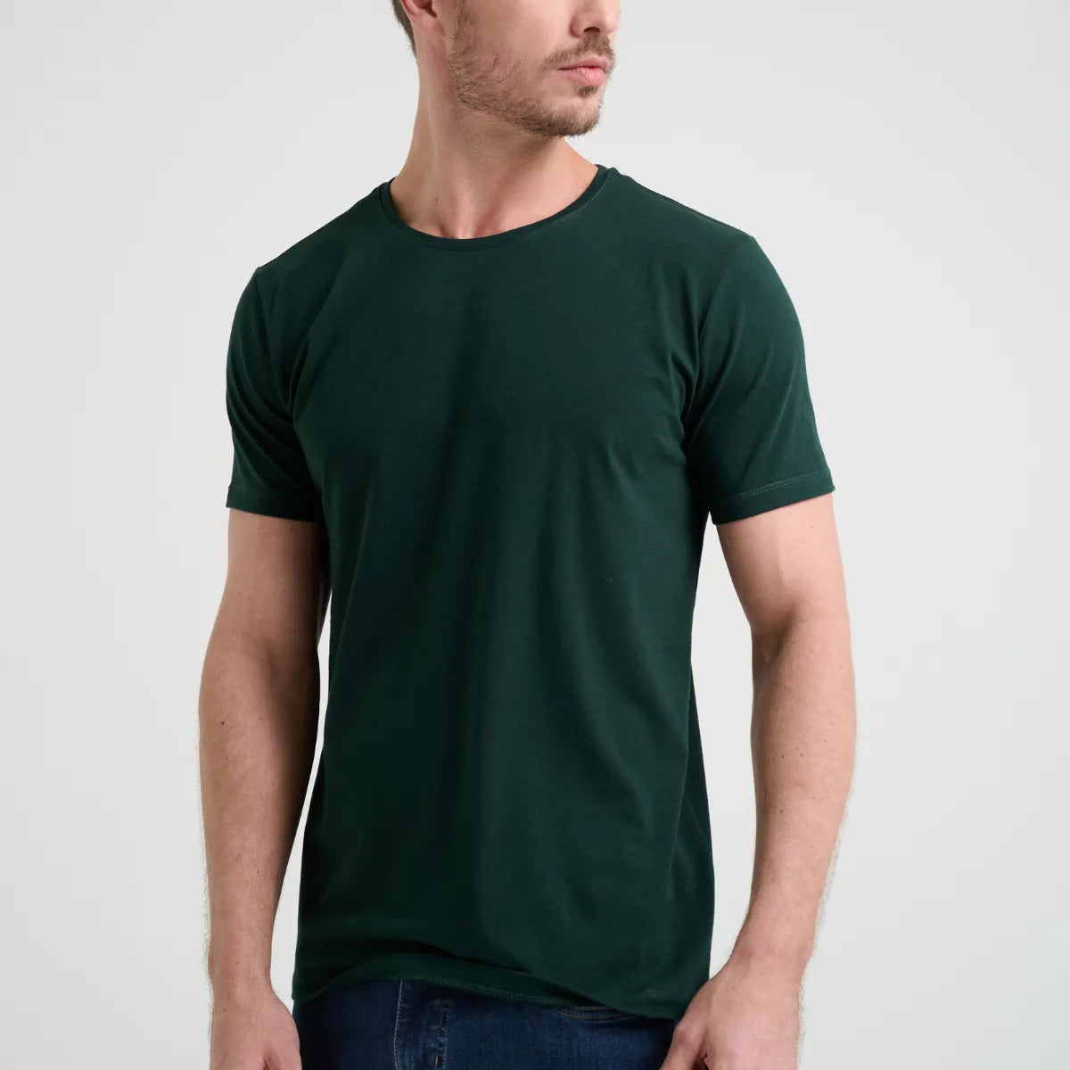 Camiseta Minimal Club Masculina Modelo Básica