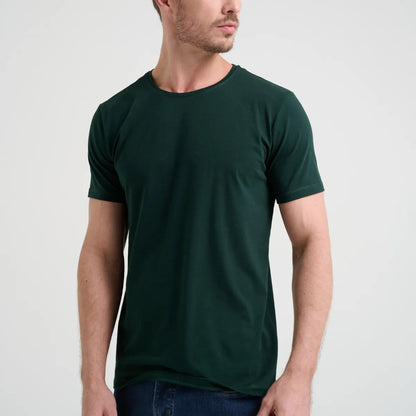 Camiseta Minimal Club Masculina Modelo Básica
