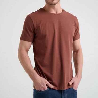 Camiseta Minimal Club Masculina Modelo Básica