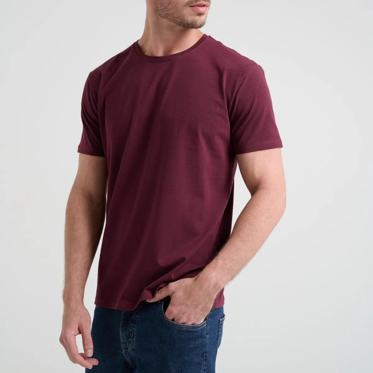 Camiseta Minimal Club Masculina Modelo Básica