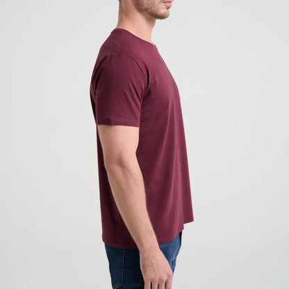 Camiseta Minimal Club Masculina Modelo Básica