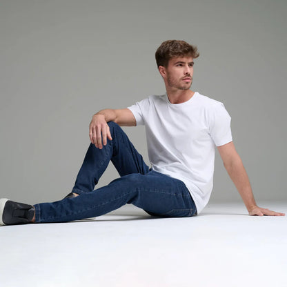 Camiseta Minimal Club Masculina Modelo Básica
