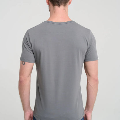Camiseta Minimal Club Masculina Modelo Básica