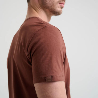 Camiseta Minimal Club Masculina Modelo Básica