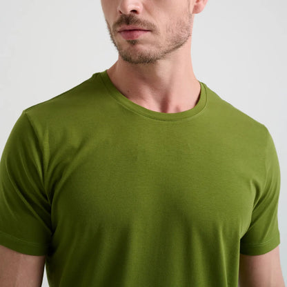 Camiseta Minimal Club Masculina Modelo Básica