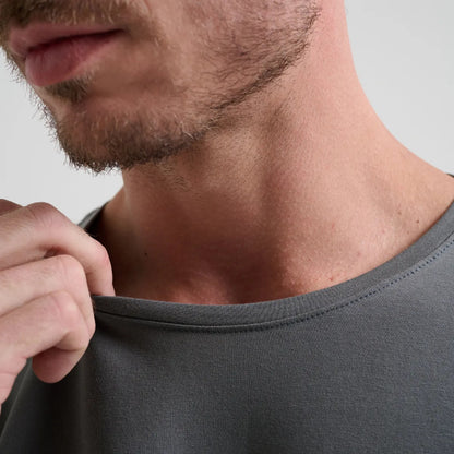Camiseta Minimal Club Masculina Modelo Básica