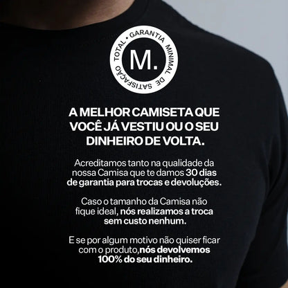 Camiseta Minimal Club Masculina Modelo Básica