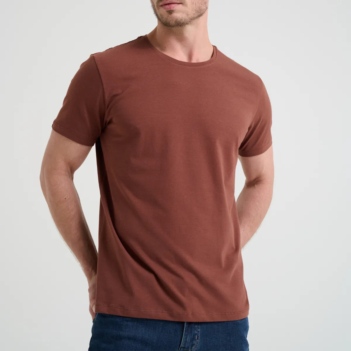 Camiseta Minimal Club Masculina Modelo Básica
