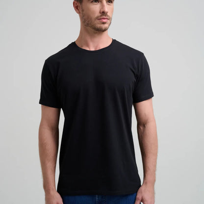 Camiseta Minimal Club Masculina Modelo Básica