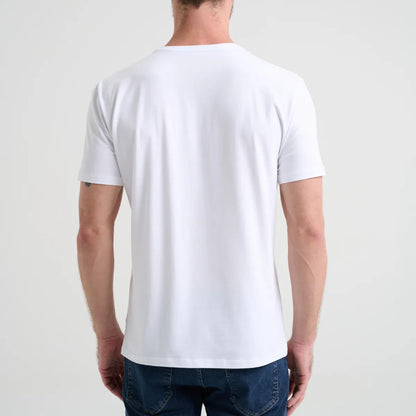 Camiseta Minimal Club Masculina Modelo Básica