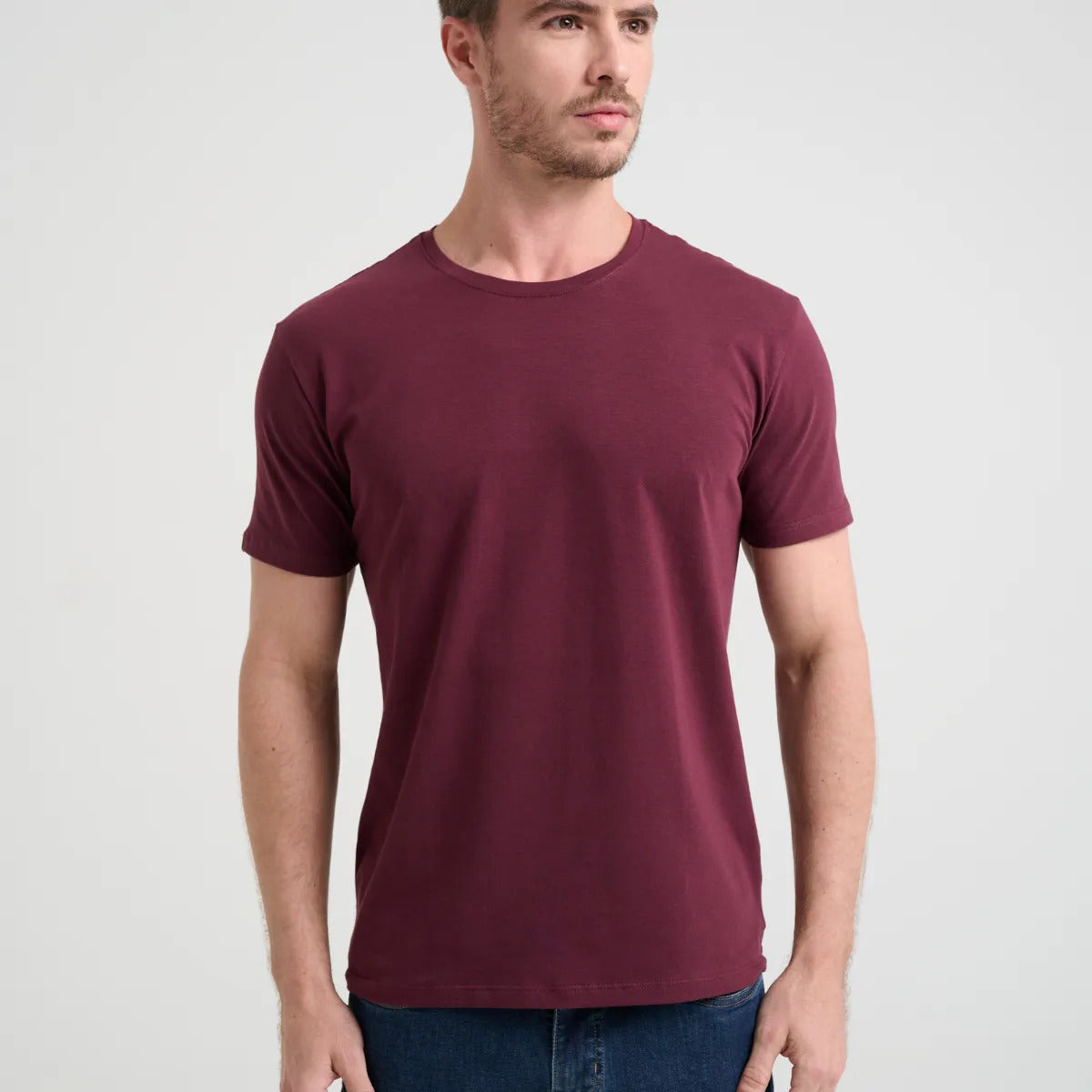 Camiseta Minimal Club Masculina Modelo Básica