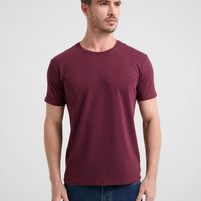 Camiseta Minimal Club Masculina Modelo Básica