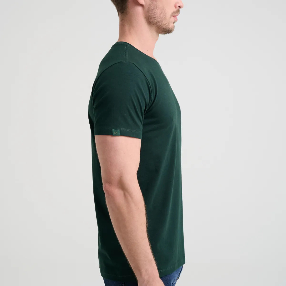 Camiseta Minimal Club Masculina Modelo Básica
