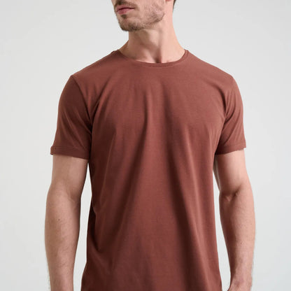 Camiseta Minimal Club Masculina Modelo Básica