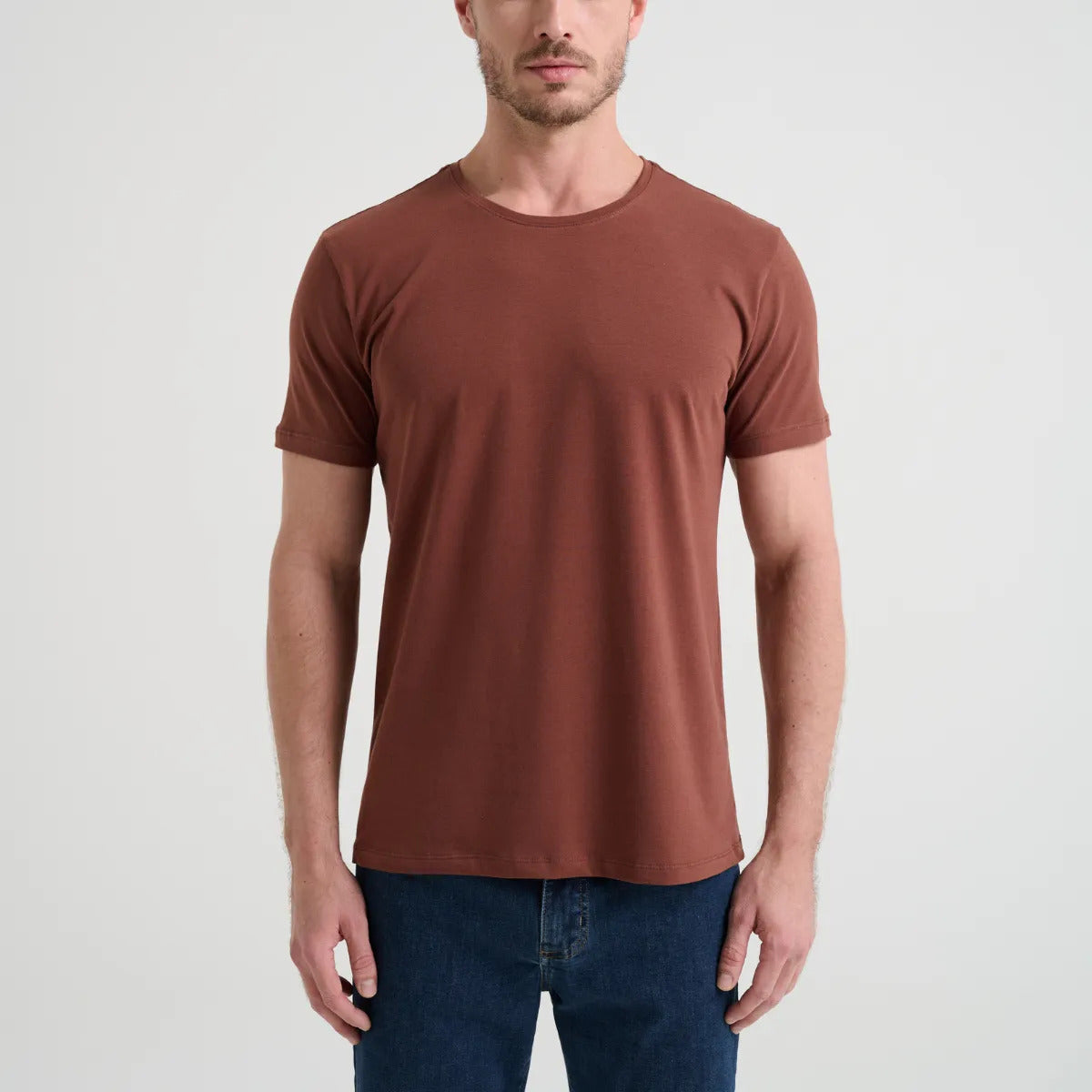 Camiseta Minimal Club Masculina Modelo Básica