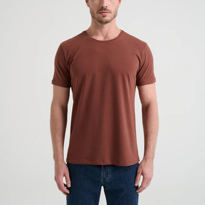 Camiseta Minimal Club Masculina Modelo Básica