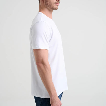 Camiseta Minimal Club Masculina Modelo Básica