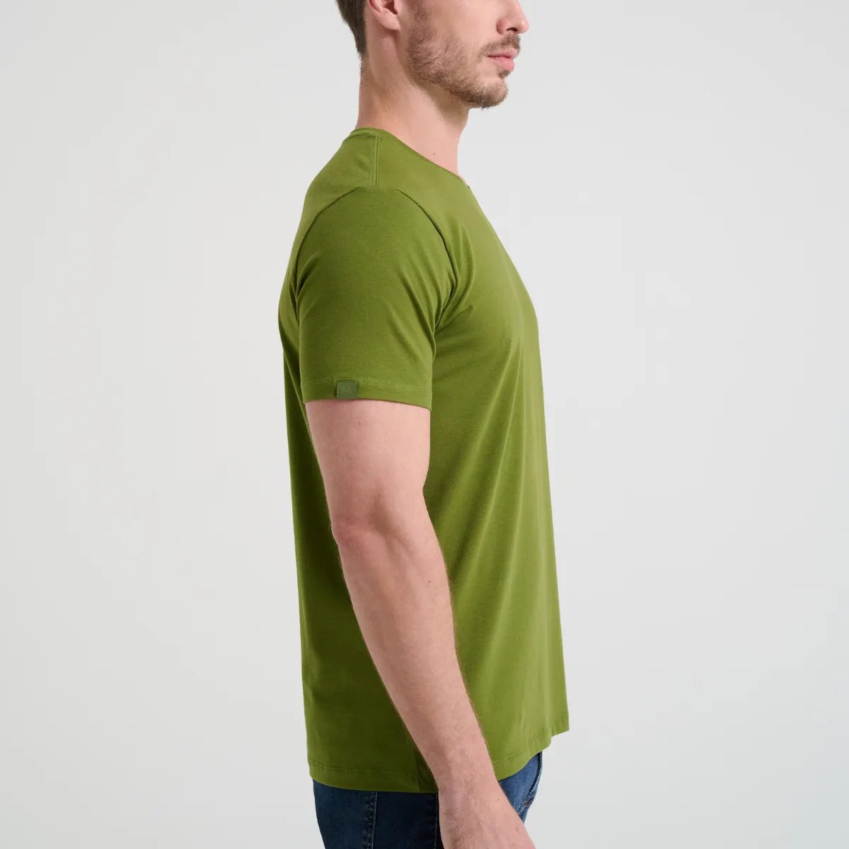 Camiseta Minimal Club Masculina Modelo Básica