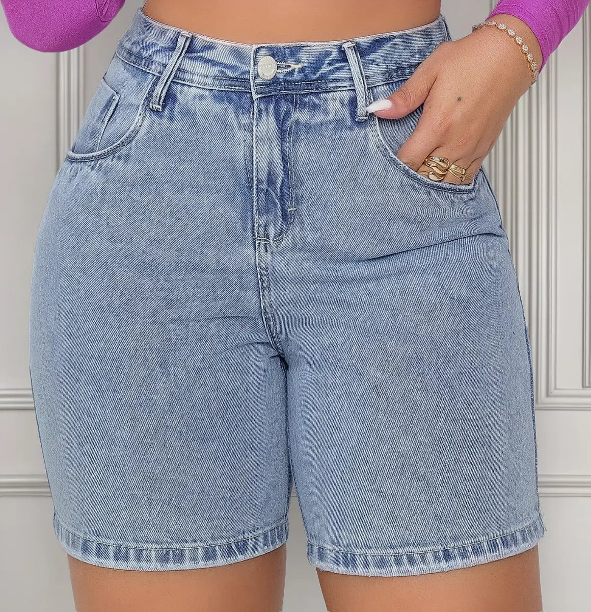 Bermuda Jeans Cintura Alta Feminina Com Estonado Na Lavagem