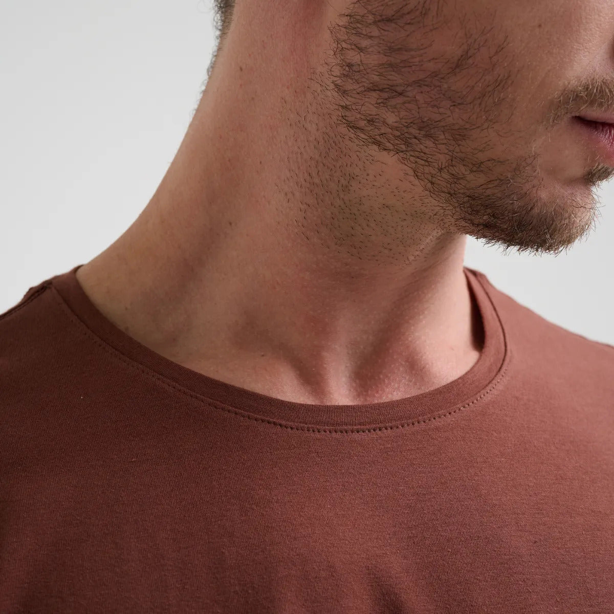 Camiseta Minimal Club Masculina Modelo Básica