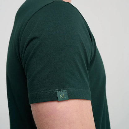 Camiseta Minimal Club Masculina Modelo Básica