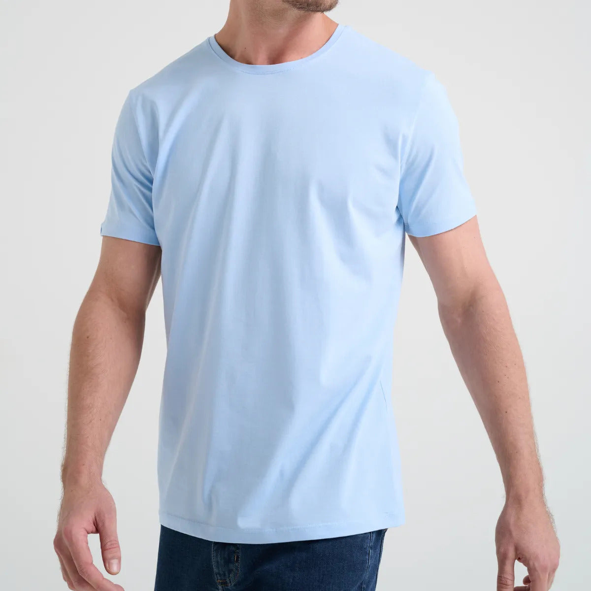 Camiseta Minimal Club Masculina Modelo Básica