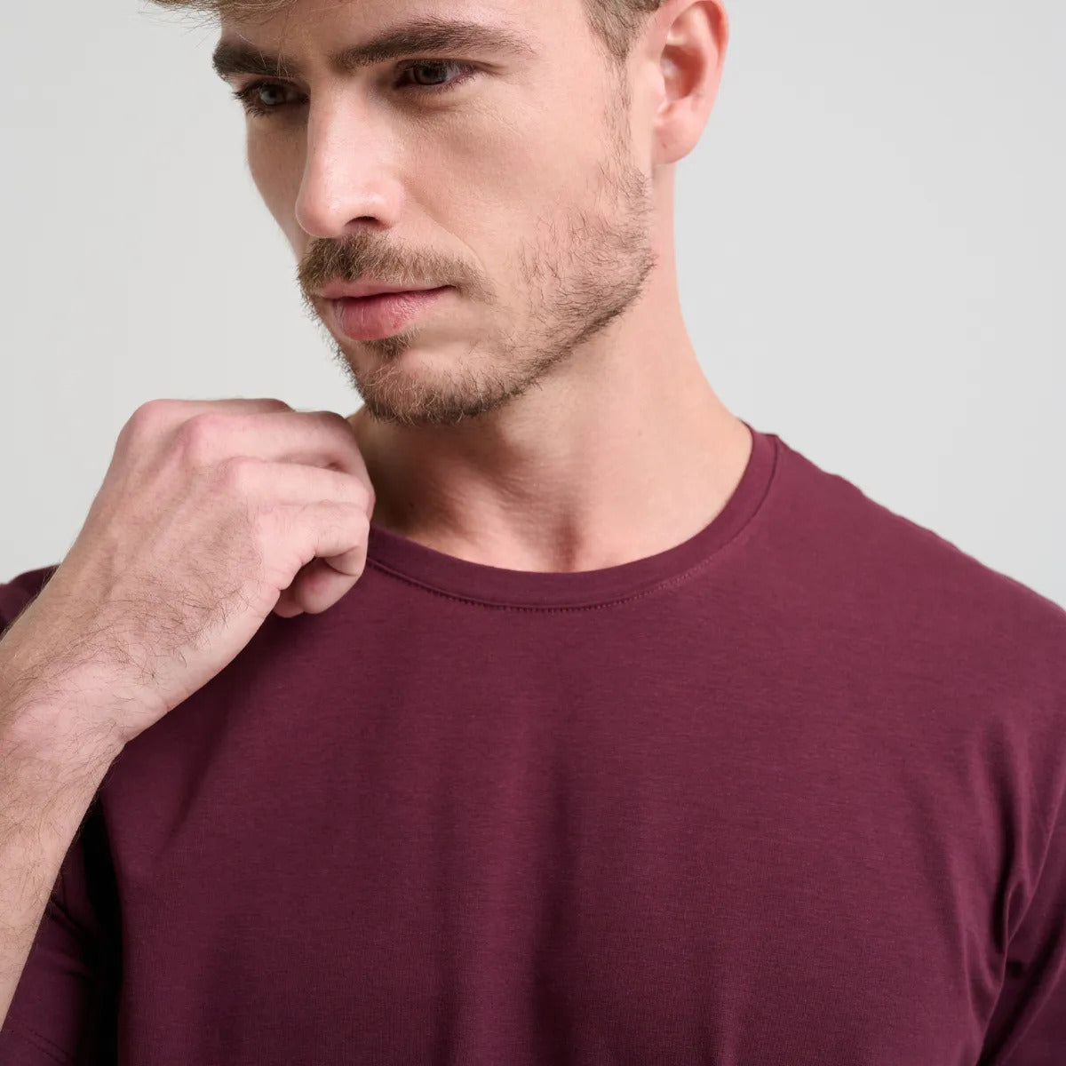 Camiseta Minimal Club Masculina Modelo Básica
