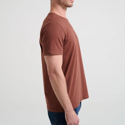 Camiseta Minimal Club Masculina Modelo Básica