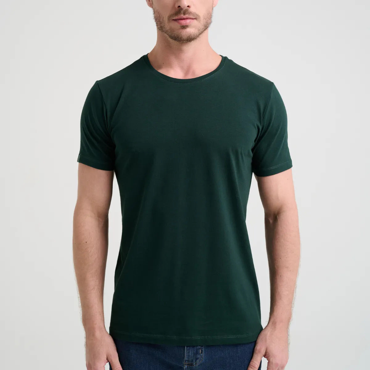 Camiseta Minimal Club Masculina Modelo Básica