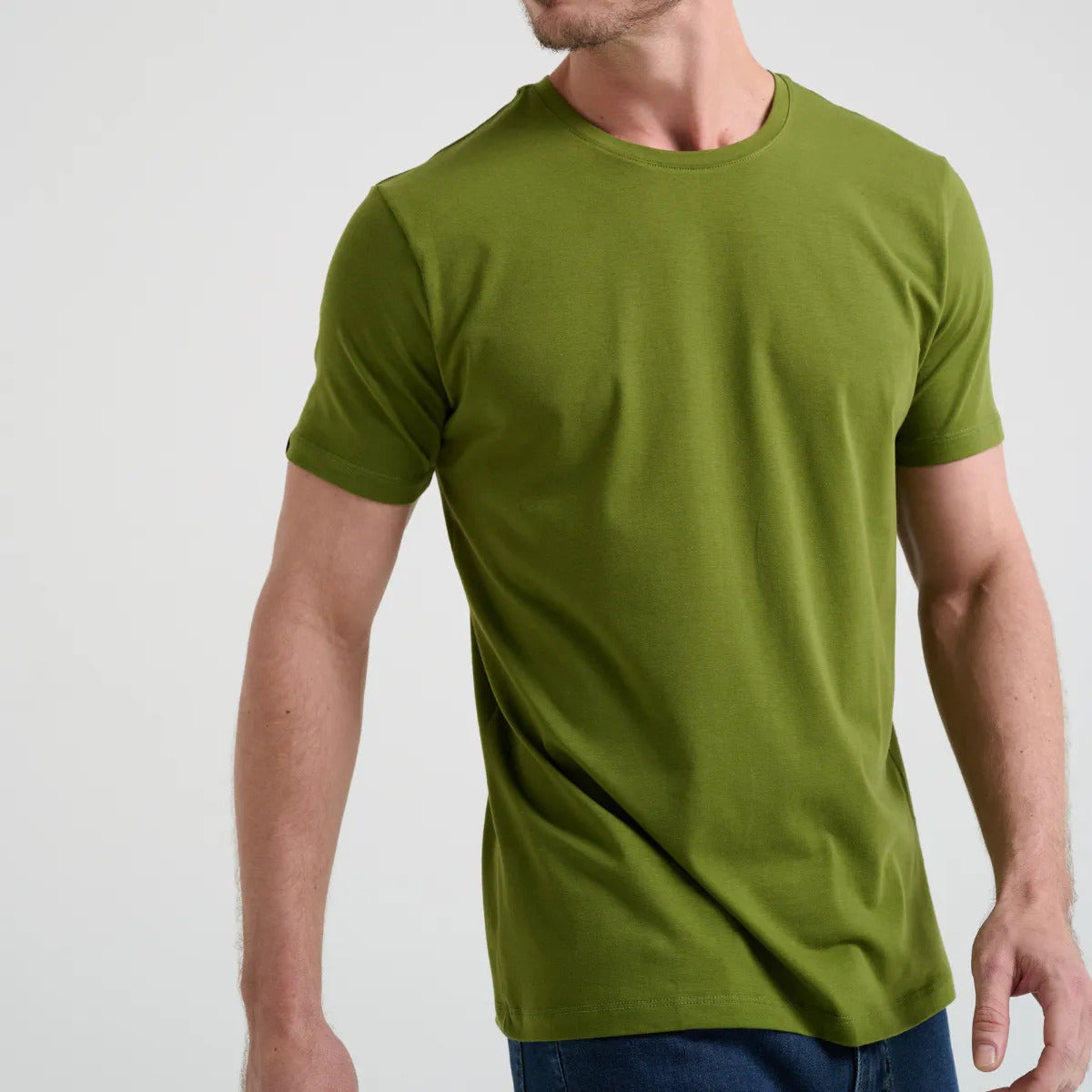 Camiseta Minimal Club Masculina Modelo Básica