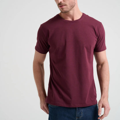 Camiseta Minimal Club Masculina Modelo Básica