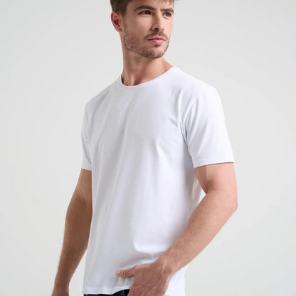 Camiseta Minimal Club Masculina Modelo Básica