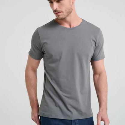 Camiseta Minimal Club Masculina Modelo Básica