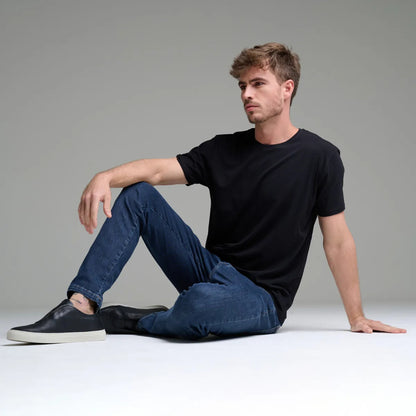 Camiseta Minimal Club Masculina Modelo Básica