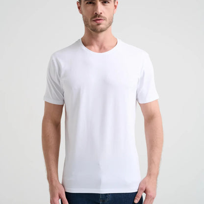 Camiseta Minimal Club Masculina Modelo Básica