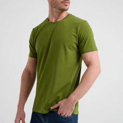 Camiseta Minimal Club Masculina Modelo Básica