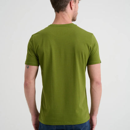 Camiseta Minimal Club Masculina Modelo Básica